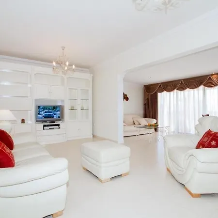 فيلة Puerto Del Carmen Sleeps 6 Pool Air Con Wifi *