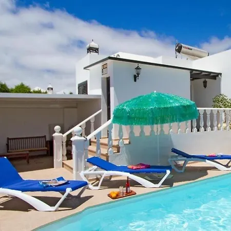 Puerto Del Carmen Sleeps 6 Pool Air Con Wifi Villa