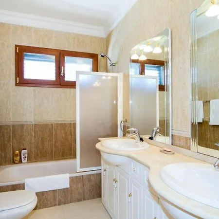 Puerto Del Carmen Sleeps 6 Pool Air Con Wifi فيلة